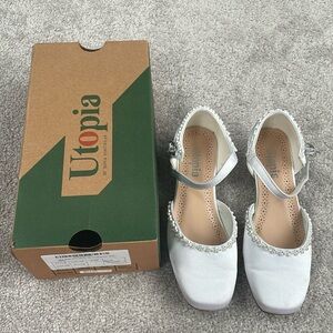Girls Size 1 White Dress Shoes/Heels
